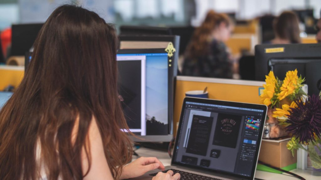 5-helpful-tips-to-make-your-logo-standout
