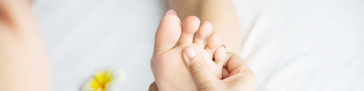 massage-therapist-giving-foot-massage