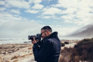 featured image how to become a digital nomad photographer