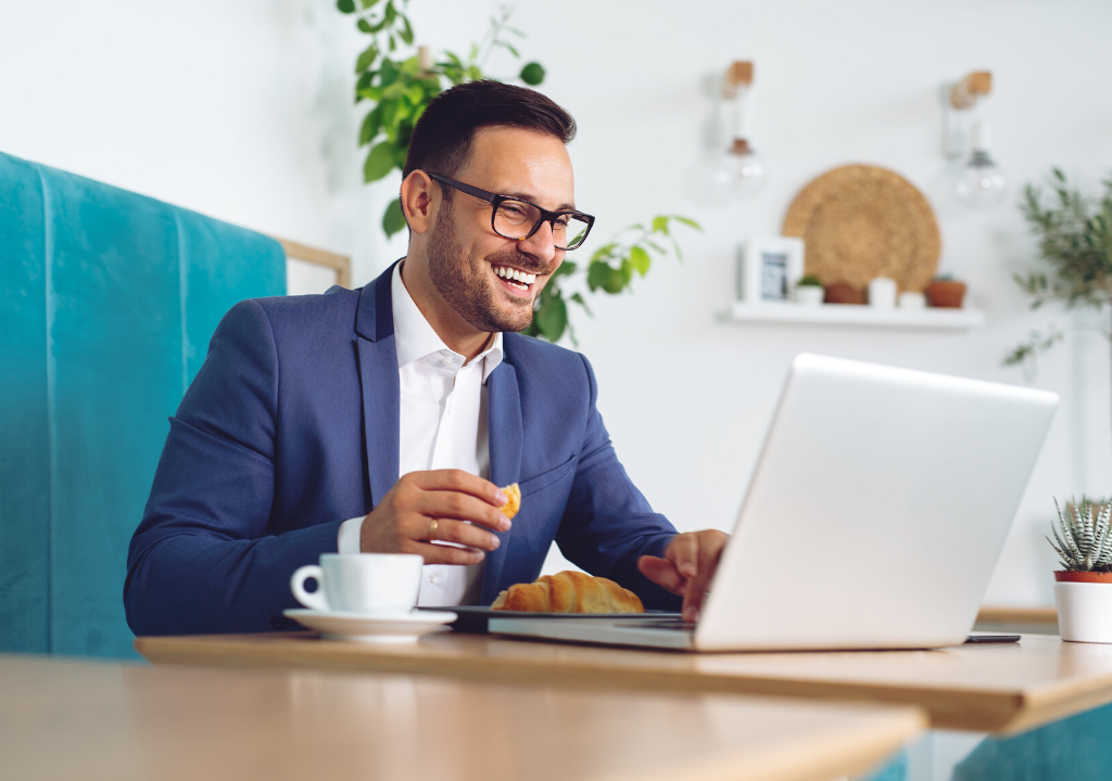 happy-white-collar-worker-in-the-office