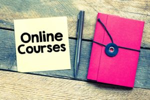 featured-image-online-courses-inscription-in-notepad-on-table