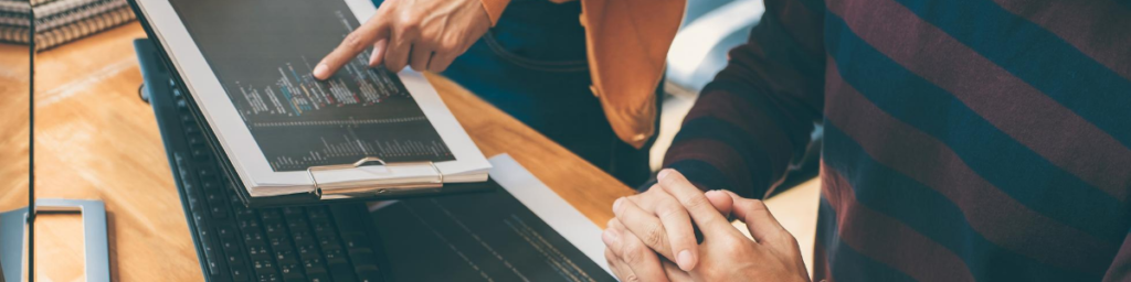 web-developers-discussing