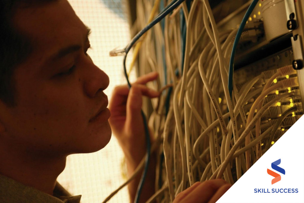 male-network-admin-using-wireshark-monitoring-tool