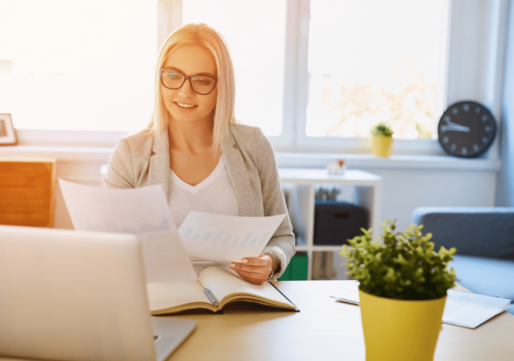 woman working online jobs