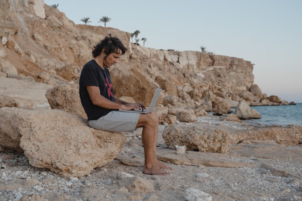 how to become a digital nomad