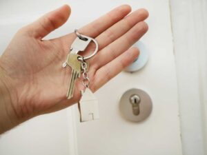 hand holding house keys
