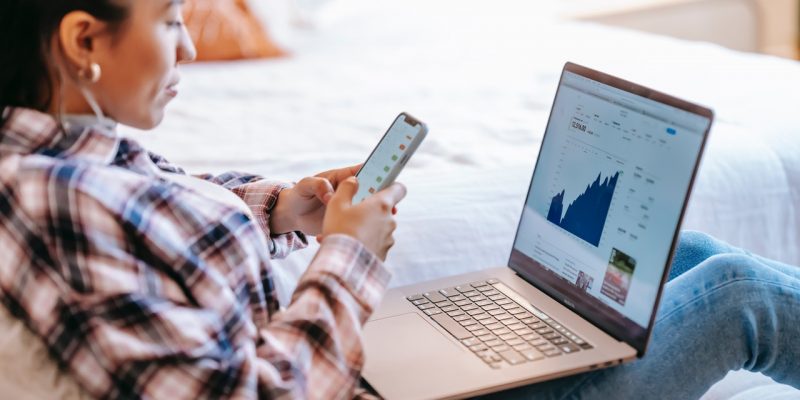 data analyst cover letter female data analyst using smartphone and laptop