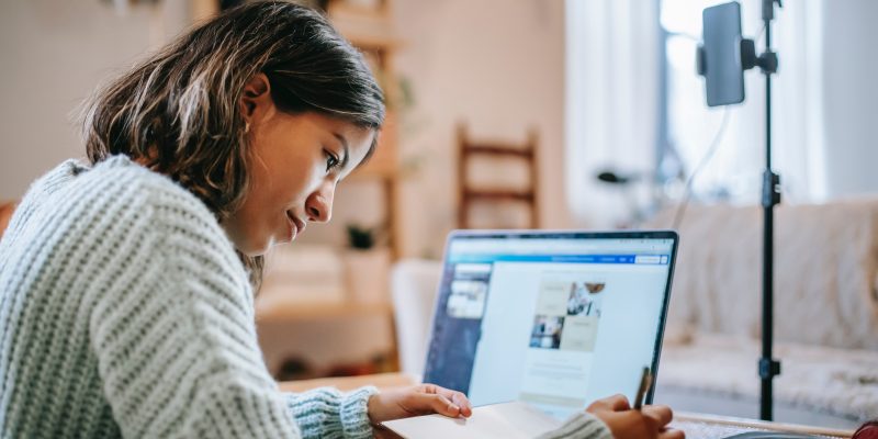 female searching for first job hispanic female first job search online