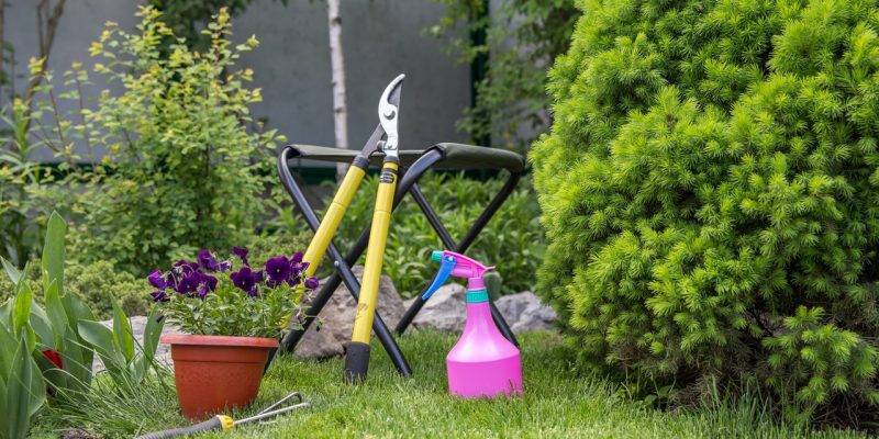 garden tools lush lawn