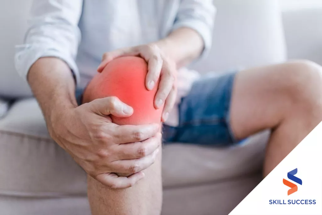 physical-therapist-aide-fixing-knee-pain