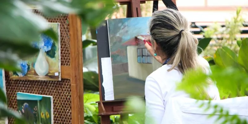 woman painting acrylic outside garden